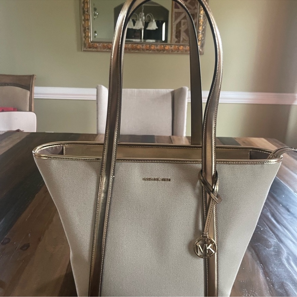 Michael Kors Jet Set  Travel Large Tote Bag